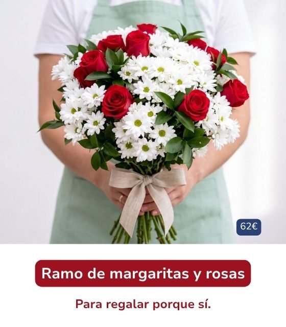 Ramo de margaritas y rosas rojas. Ramo de margaritas blancas con rosas rojas y hojas verdes, sostenido con ambas manos por un florista