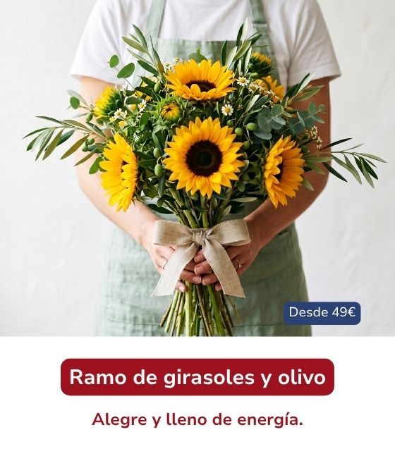 Ramo de Girasoles Ramo de girasoles amarillos con hojas verdes y ramas de olivo, sostenido con ambas manos por un florista