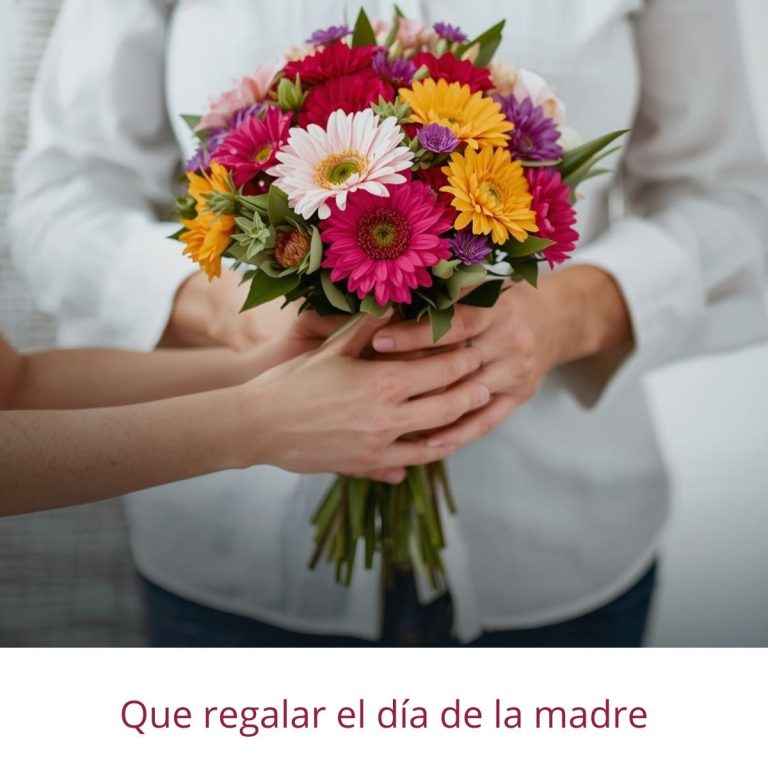 Que regalar el día de la madre Madre recibiendo un ramo de flores variado